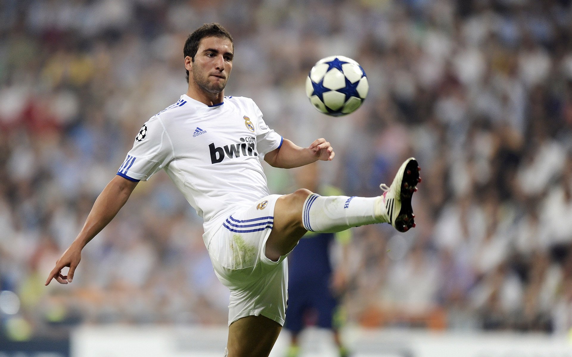 乐鱼电脑版官网-哈兰德与福登联手为曼城再度破门，强势领跑欧冠小组，哈兰德德国队