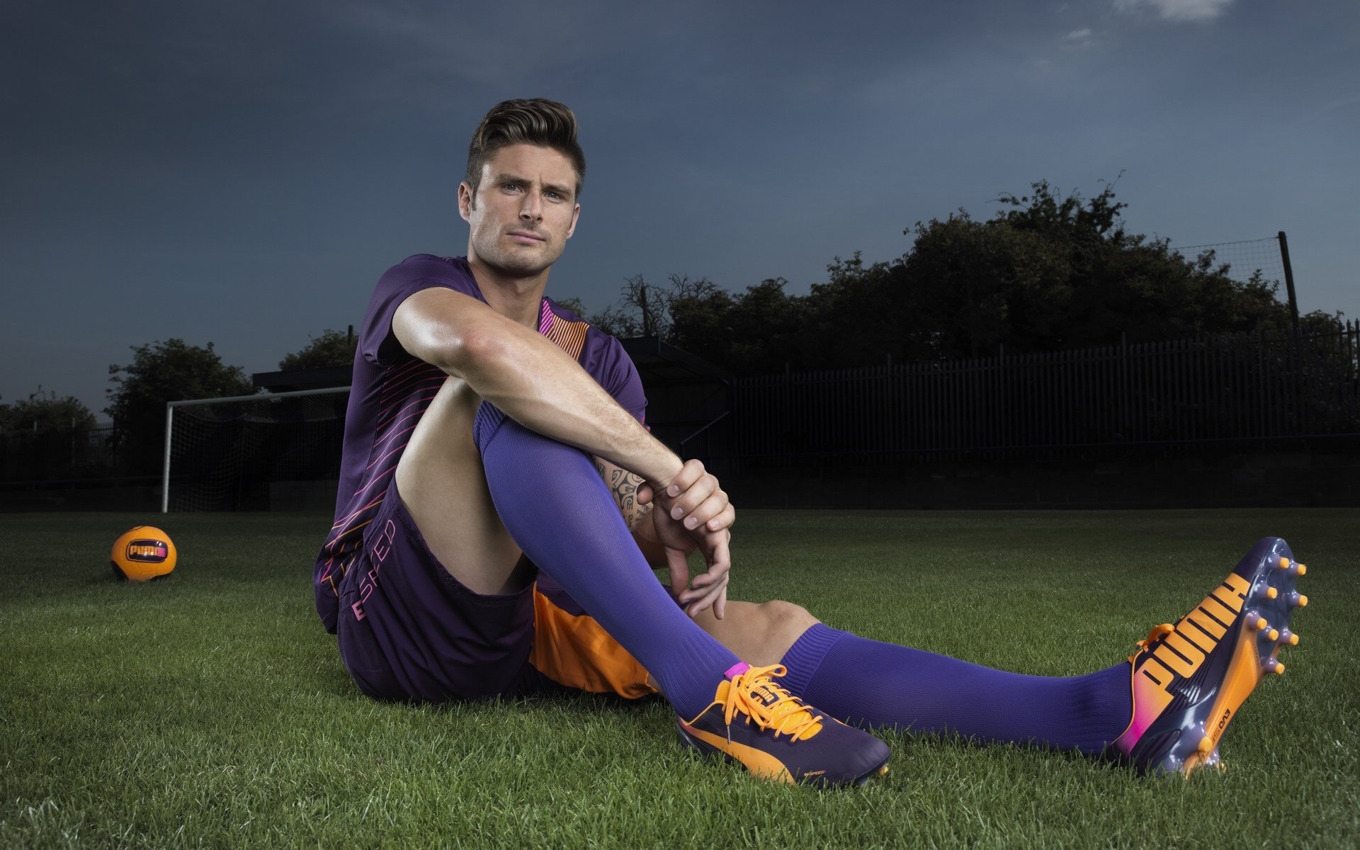 乐鱼电竞-巴萨3-3战平布鲁日，防线频频失误，晋级形势复杂，巴萨赛季不败