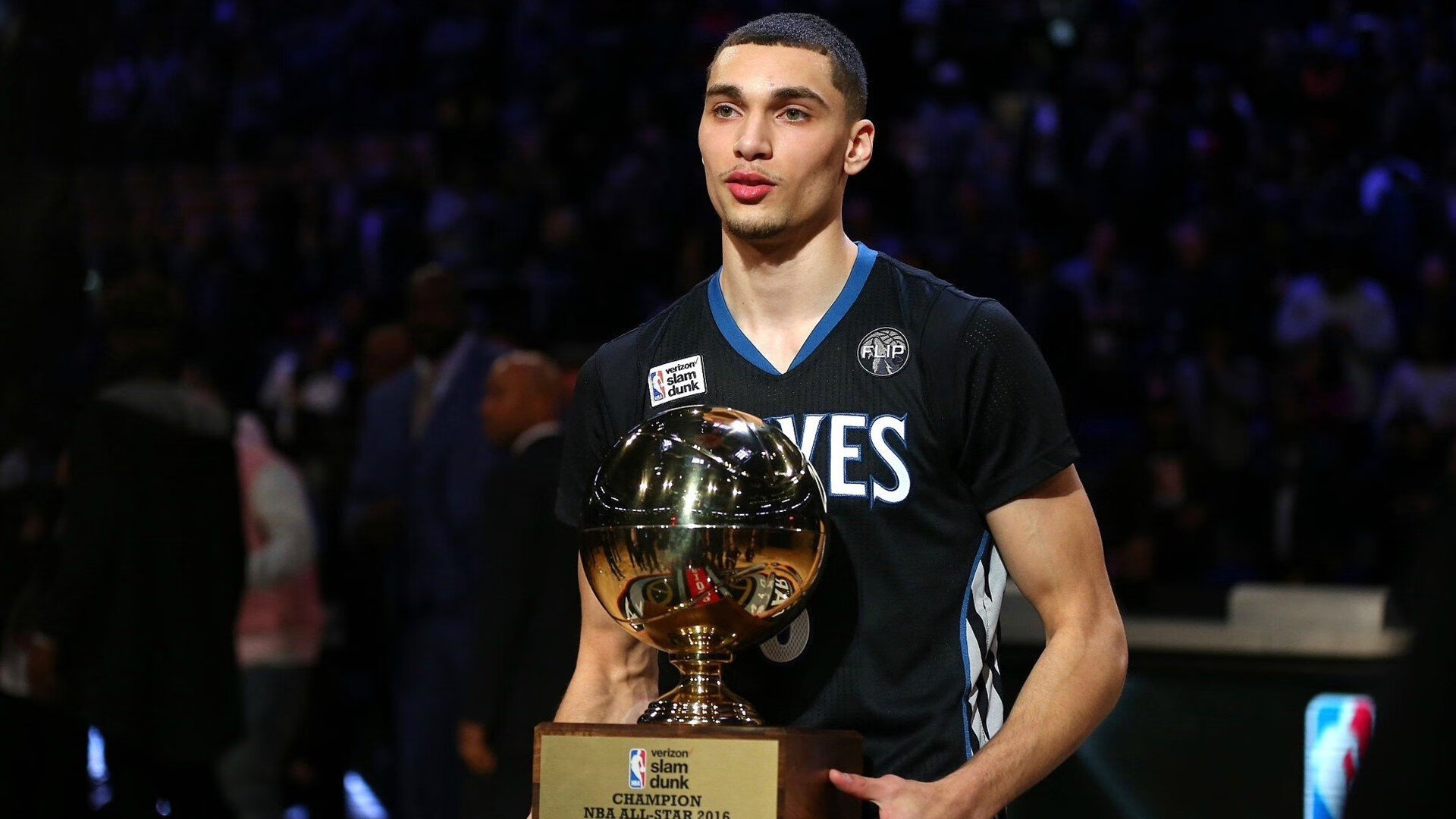 乐鱼体育官网登录-换上又换下！热刺6500万标王沦为水货，热刺队标超清